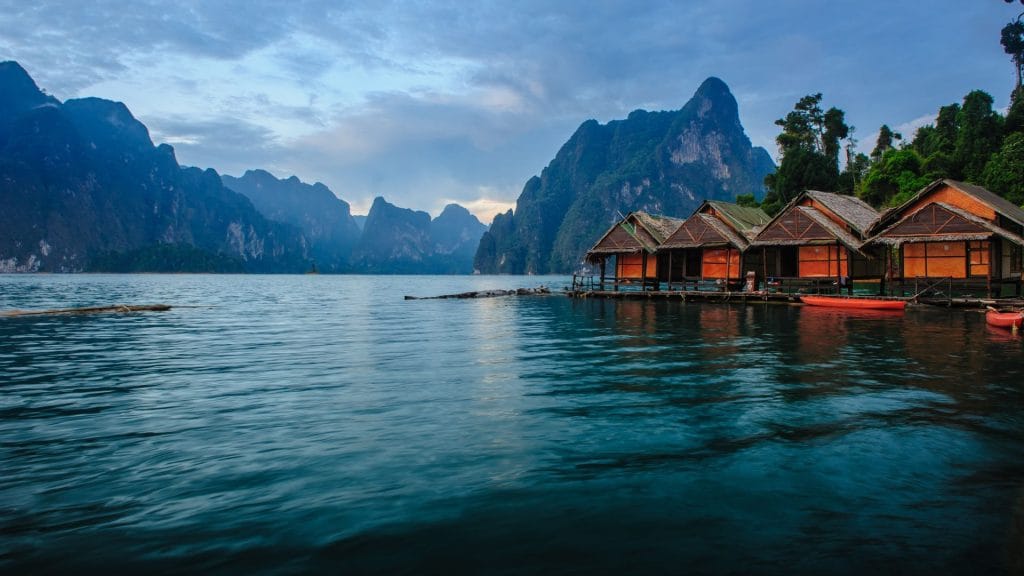 Itinéraire 15 jours en Thaïlande — Lac Cheow Lan et pitons karstiques au lever du soleil, Khao Sok