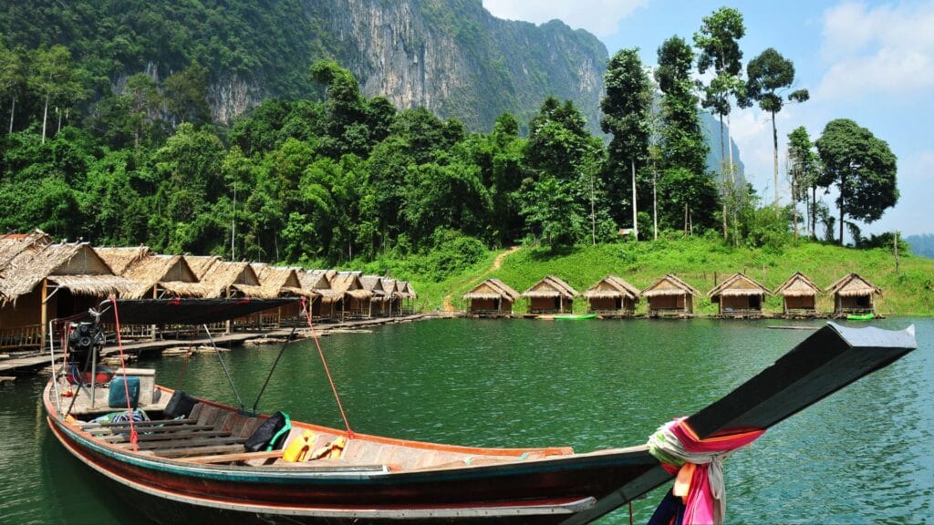 Famille en voyage sur mesure en Thaïlande à Khao Sok